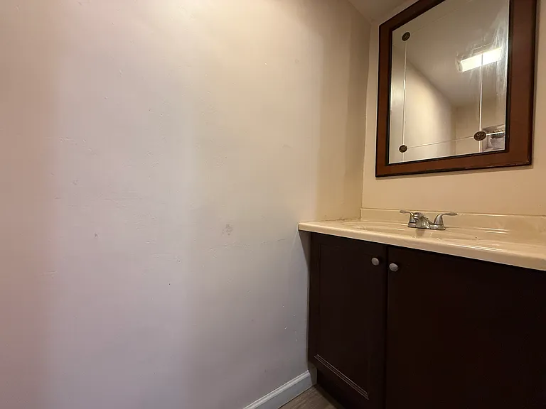 212 E Sheldon St — Photo 12