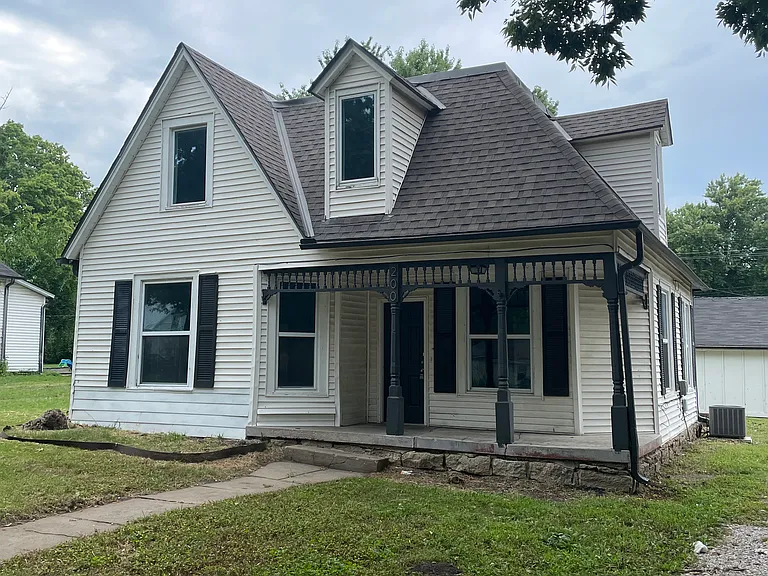 200 SW 9th St — Photo 1
