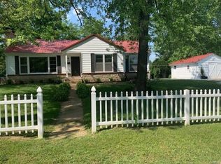 917 E College St, Farmington, MO 63640