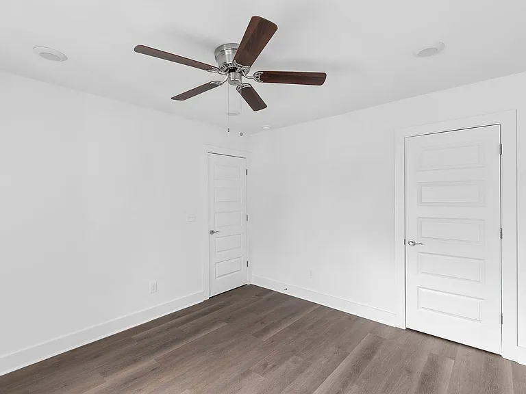 Clairview Apartments — Photo 24
