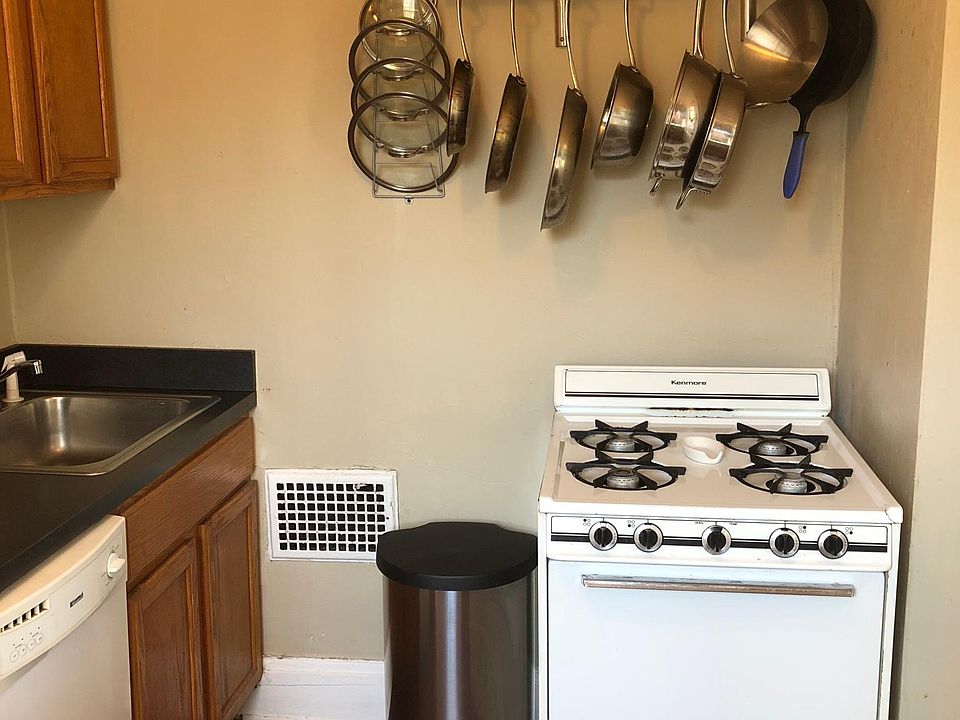 436 Vermont Pl. Kitchen
