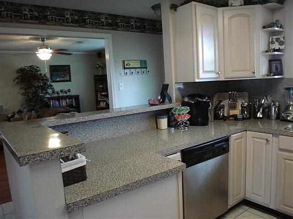3rd image of 224 Avenue E