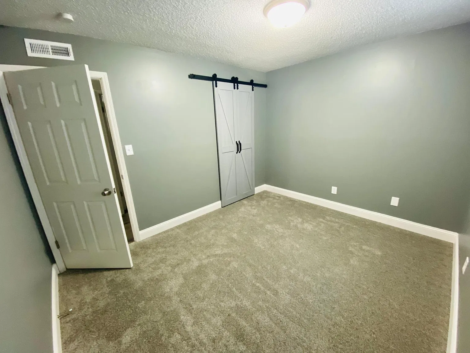 3 bed, 1064 sqft, $1,300 — Photo 4