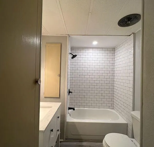 641 W Plantation Blvd — Photo 5