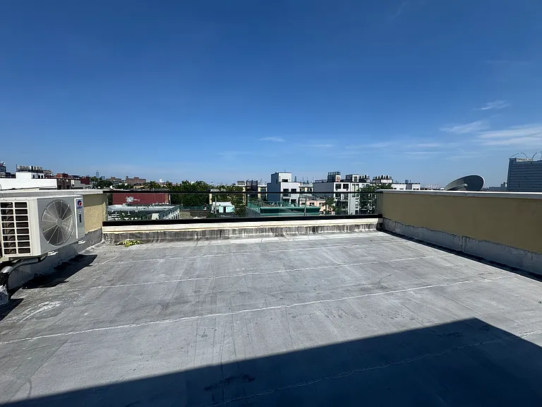 1052 Willoughby Ave #3B — Photo 7