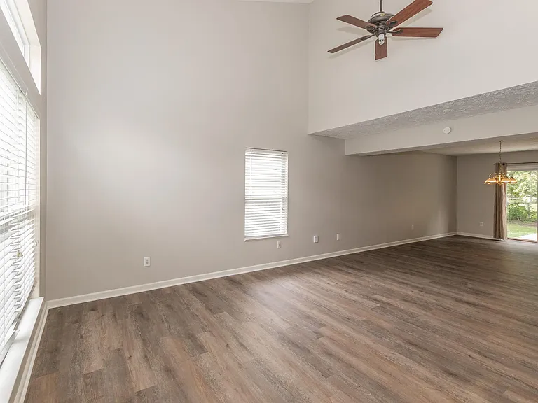 10686 Trailwood Dr — Photo 3