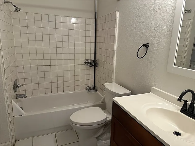2300 Sycamore Ln #12 — Photo 15