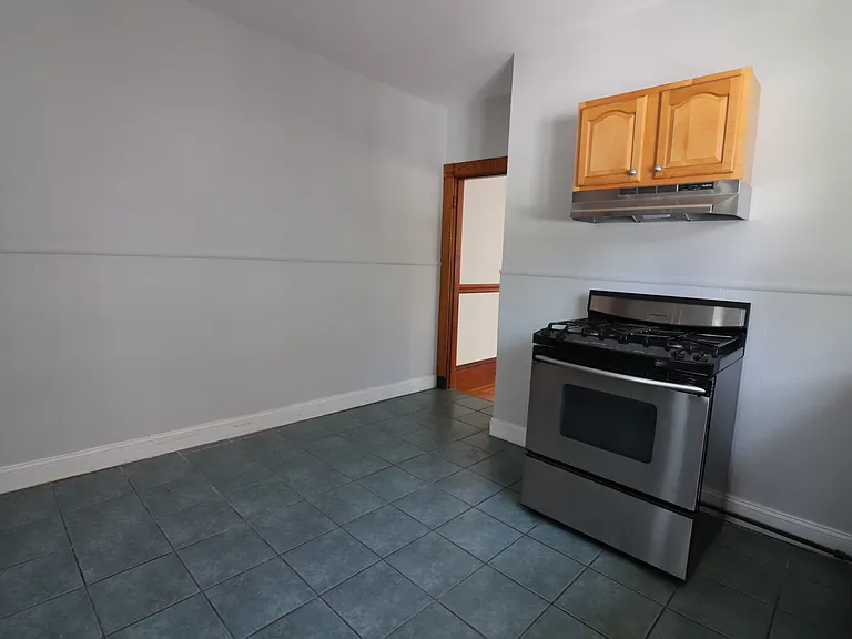 19 Mapleton St — Photo 9