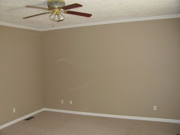 4th image of 135 Country Ln