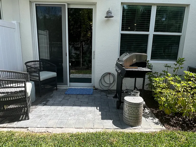 5698 Edgewater Cir — Photo 8