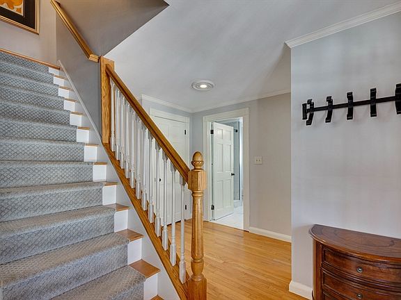 4th image of 17 Cranston Rd