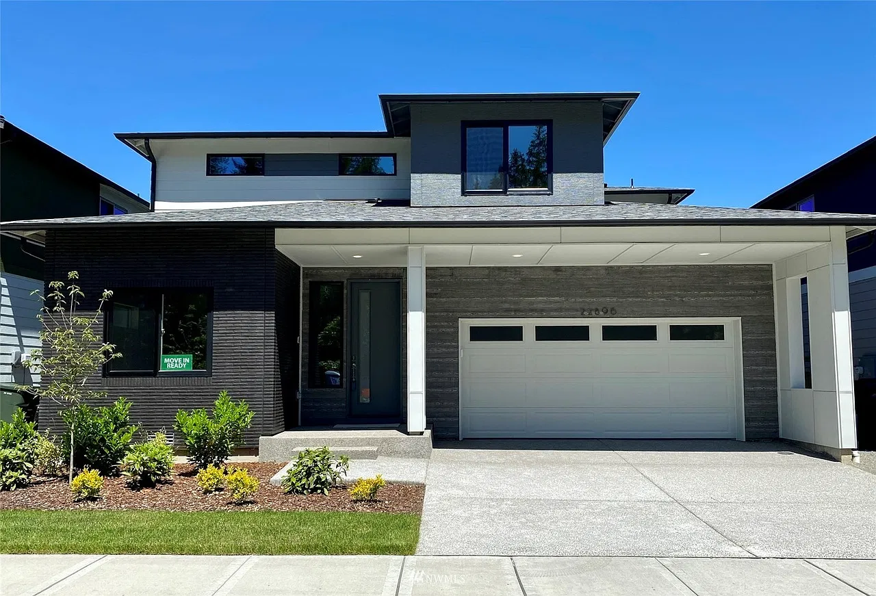 4 bed, 2.5 bath, 2940 sqft, $3,795 — Photo 1