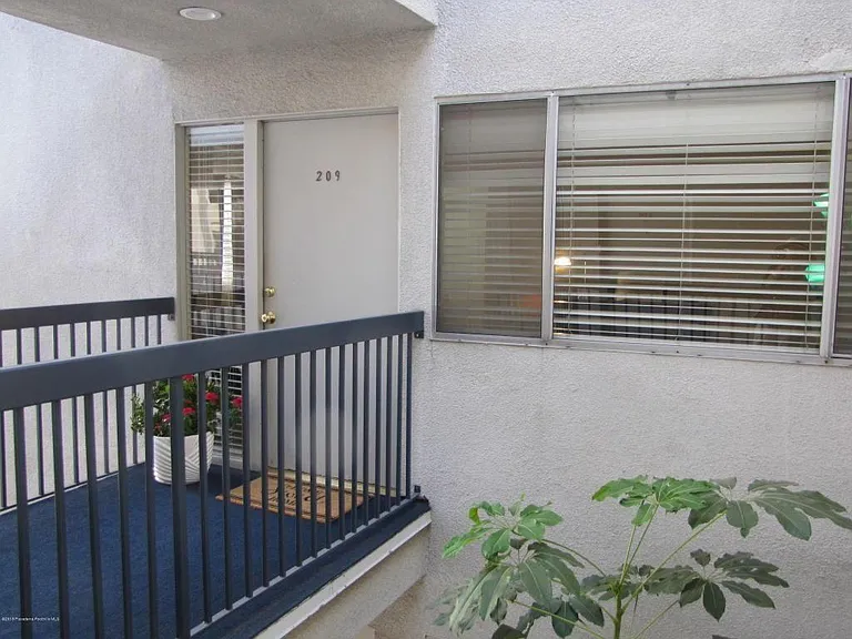 497 El Molino Ave #209 — Photo 14