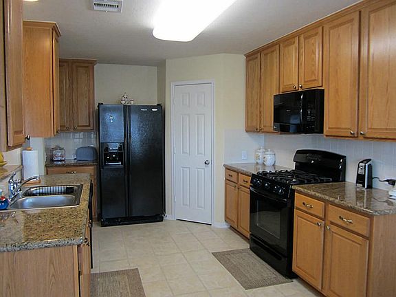 3rd image of 1811 Majestic Oak Dr