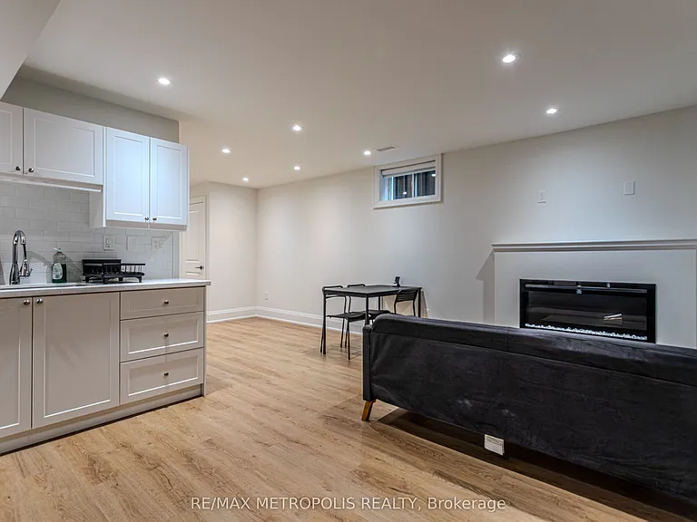 79 A Laburnham Ave #BASEMENT — Photo 17