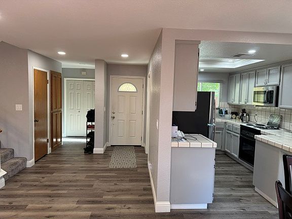 5th image of 1078 Camphor St