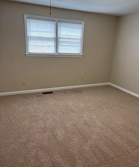 1090 N Guignard Dr — Photo 6