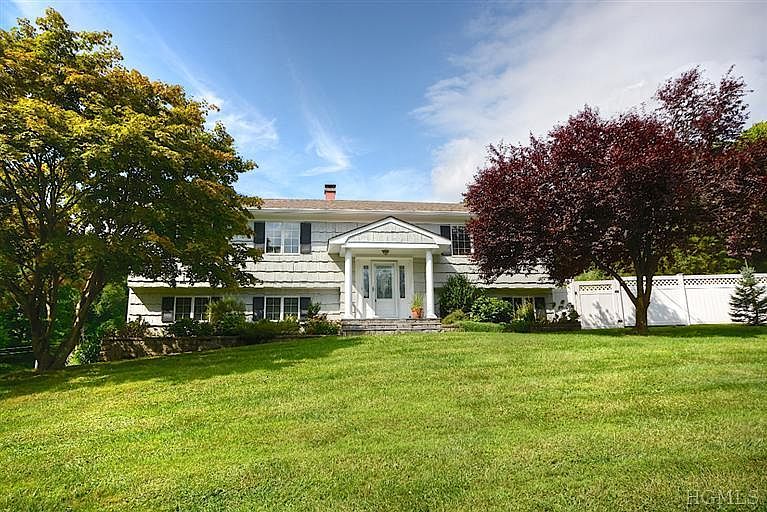 1st image of 8 Little Bear Dr