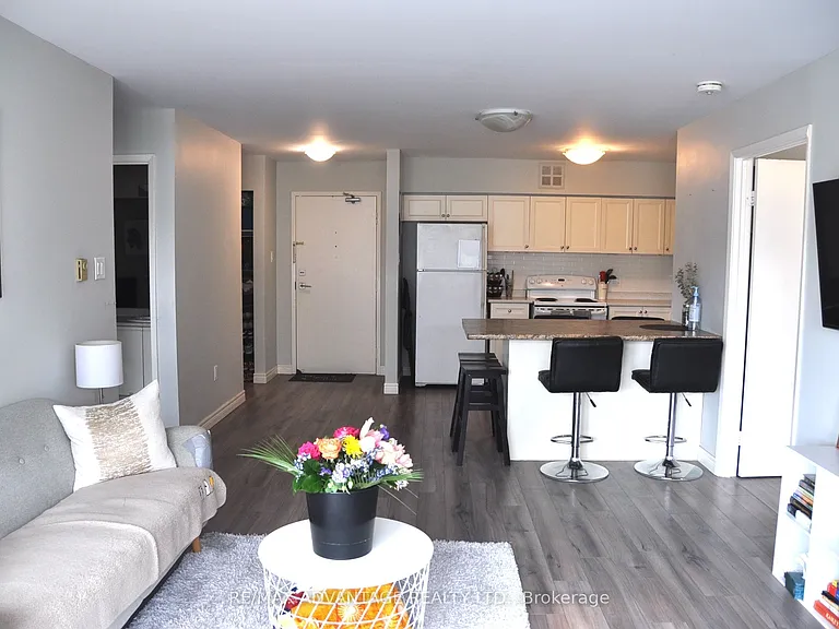9 Jacksway Cres #211 — Photo 7