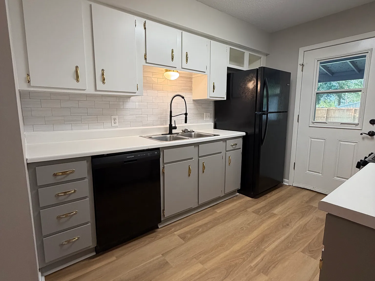3 bed, 1408 sqft, $1,700 — Photo 2