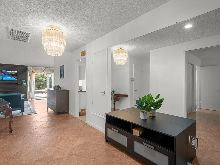 3258 Kirkham Dr — Photo 23