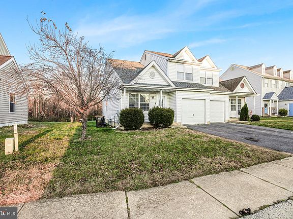 3rd image of 717 Lexington Dr