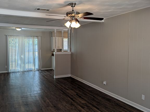 4th image of 1820 Warren Ln