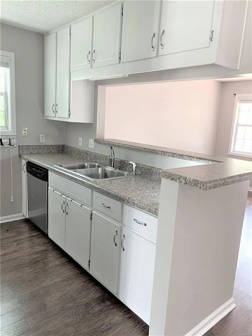 96 Woodfield Pl — Photo 3