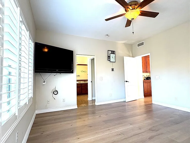 130 Melrose Dr — Photo 10