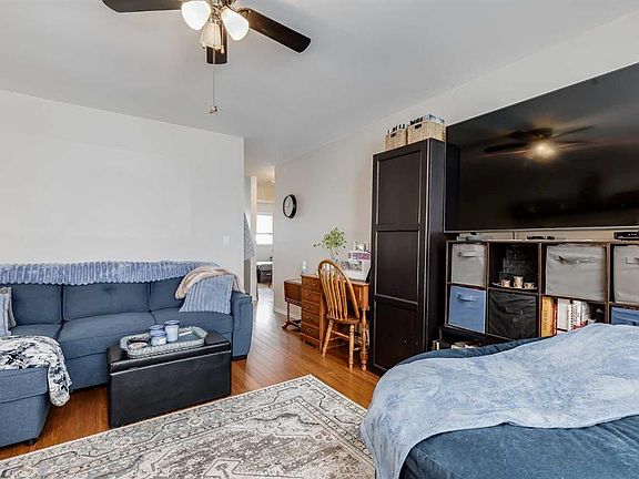 3rd image of 6 W Aarsby Rd