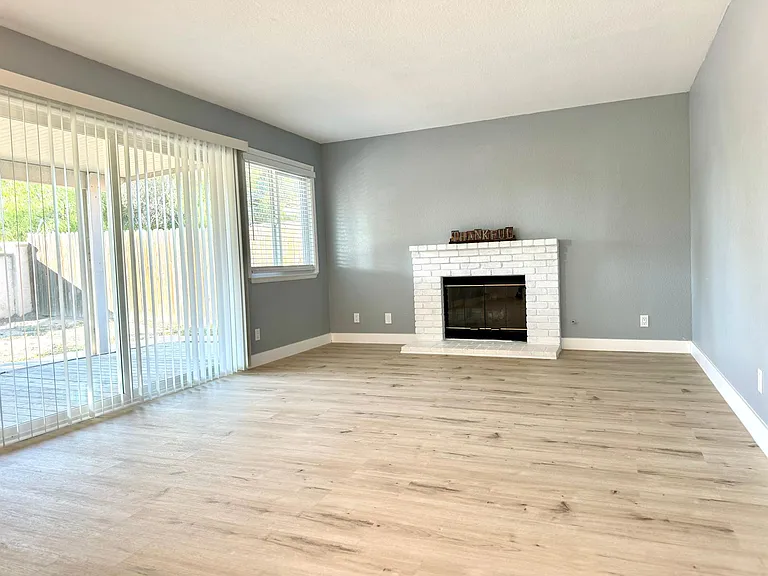 Family room / breakfast nook area with fireplace, next to kitchen