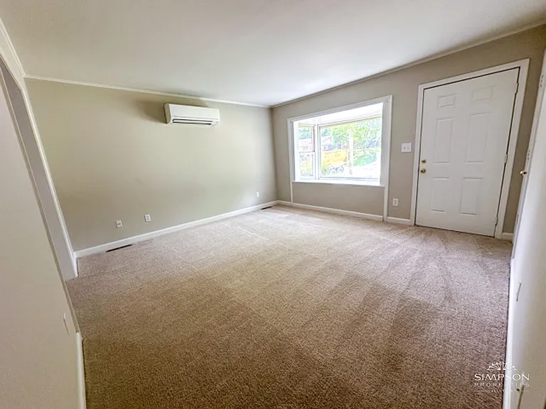4210 Welling Ave — Photo 5