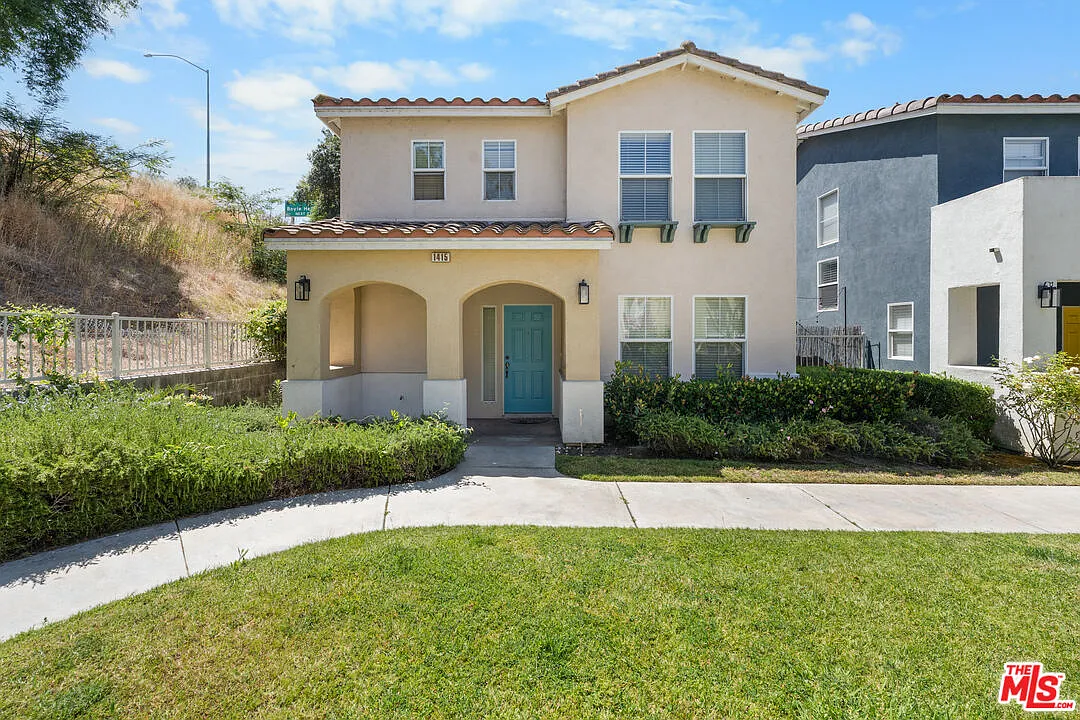 3 bed, 2.5 bath, 1496 sqft, $3,800 — Photo 1
