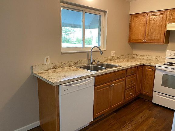 3rd image of 4797 Lorraine Ave