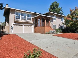 3247 Round Hill Dr, Hayward, CA 94542