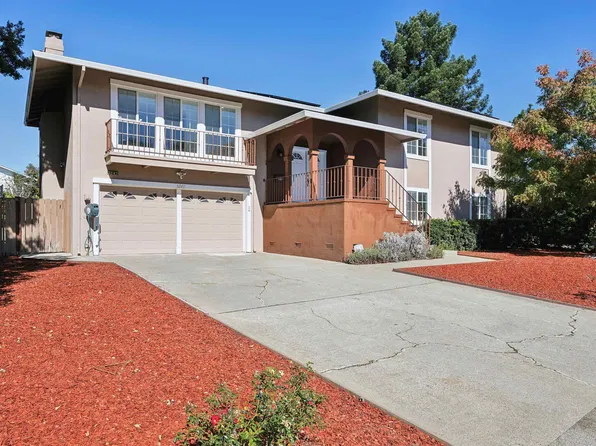 3247 Round Hill Dr, Hayward, CA 94542