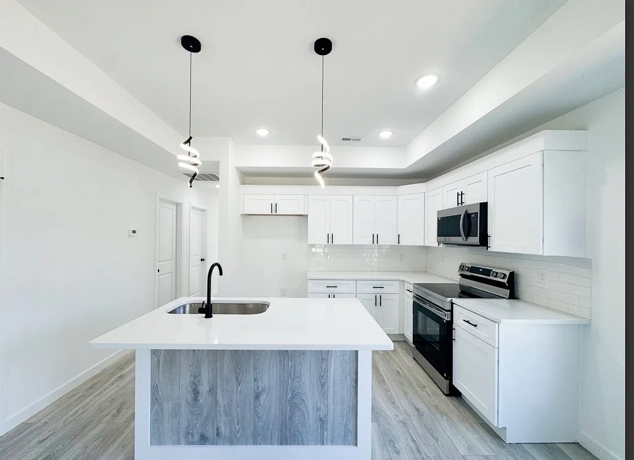 3 bed, 1083 sqft, $1,595 — Photo 1