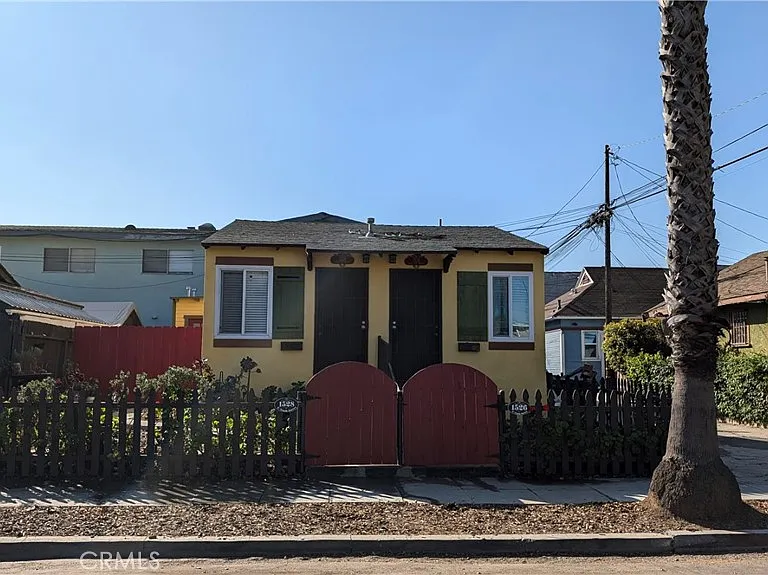 1526 E 9th St — Photo 3