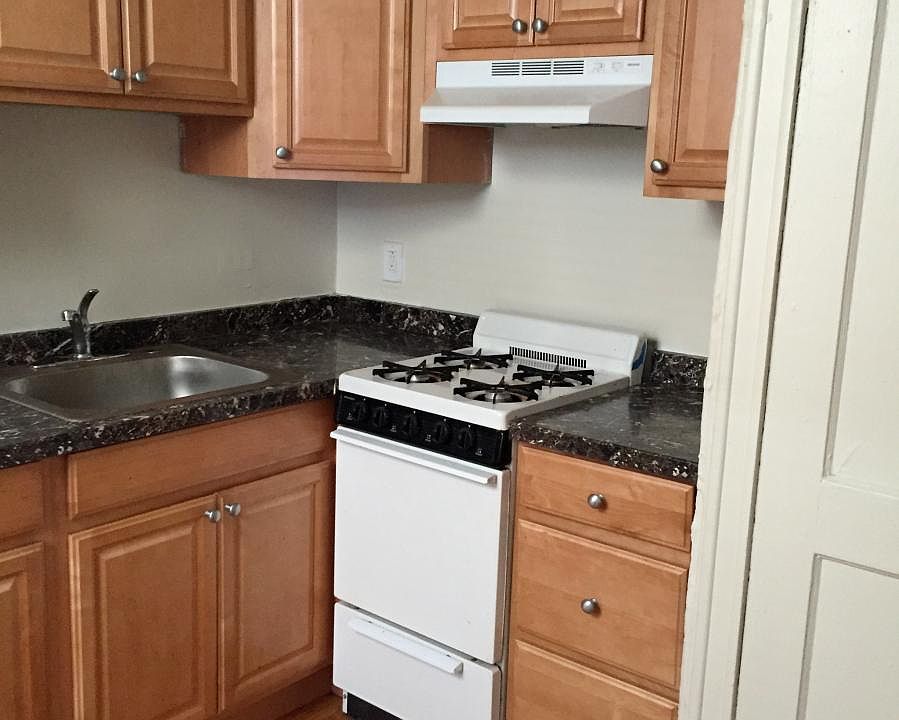 1st image of 1038 Pine St APT 1