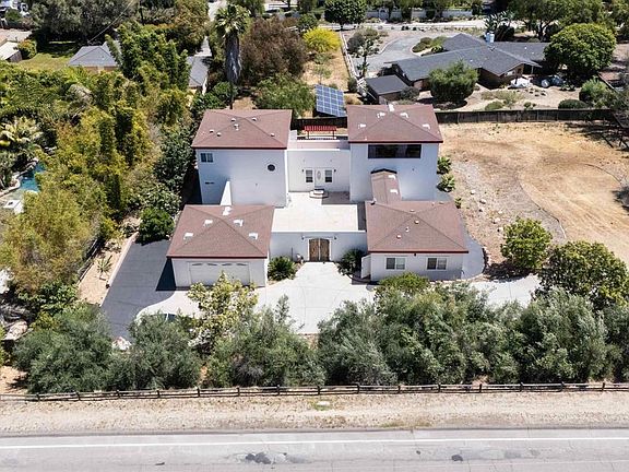 3rd image of 441 Rancho Santa Fe Rd
