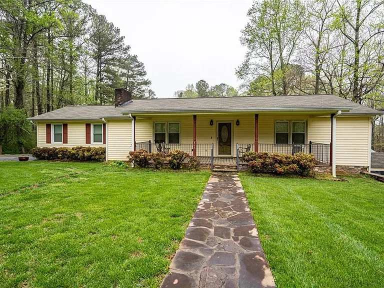 465 Dobbs Rd #B — Photo 1