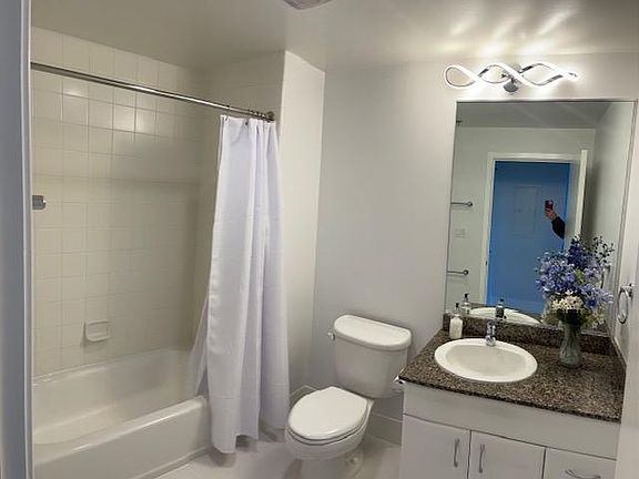 5th image of 260 King St Unit 655