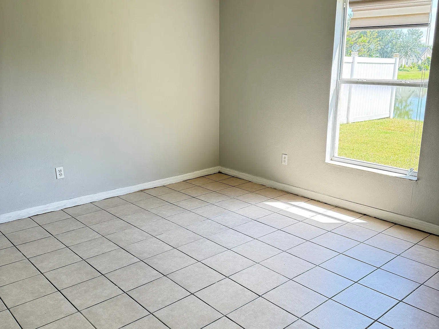 4 bed, 1927 sqft, $2,500 — Photo 3