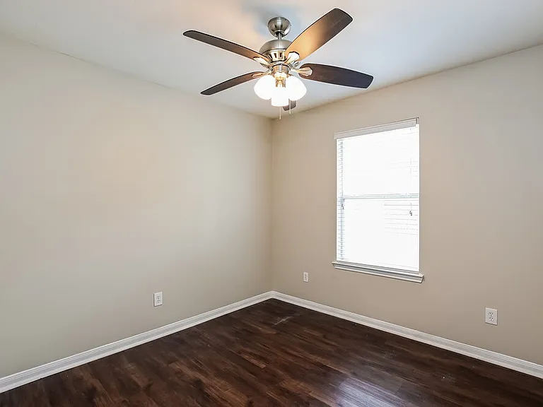 4018 Falvel Shadow Creek Dr — Photo 16