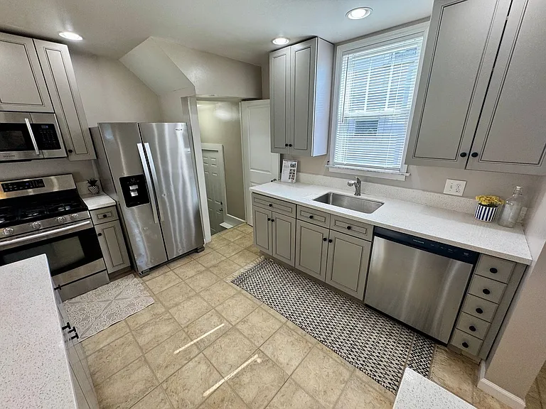 1323 W 3rd Ave — Photo 19