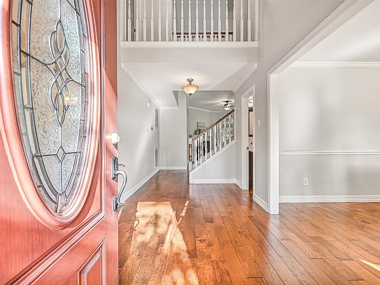 513 Meadow Bend Dr — Photo 4
