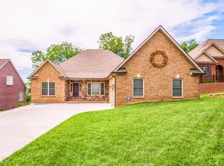 998 Britts Dr, Lenoir City, TN 37772