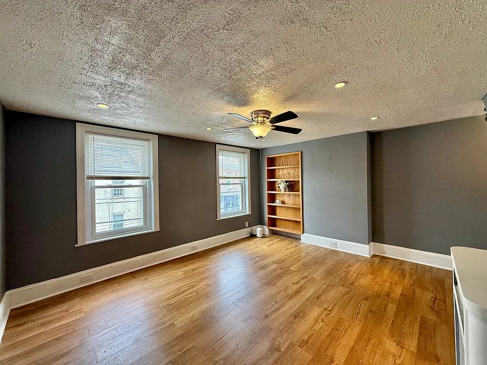 122 2nd St #2