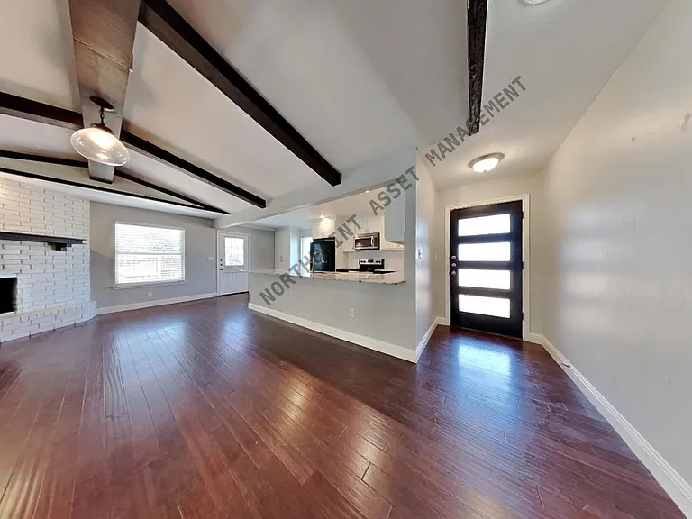 2724 Russwood Ln — Photo 3