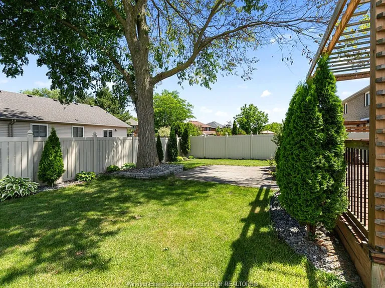 1376 Lakeview Ave — Photo 42